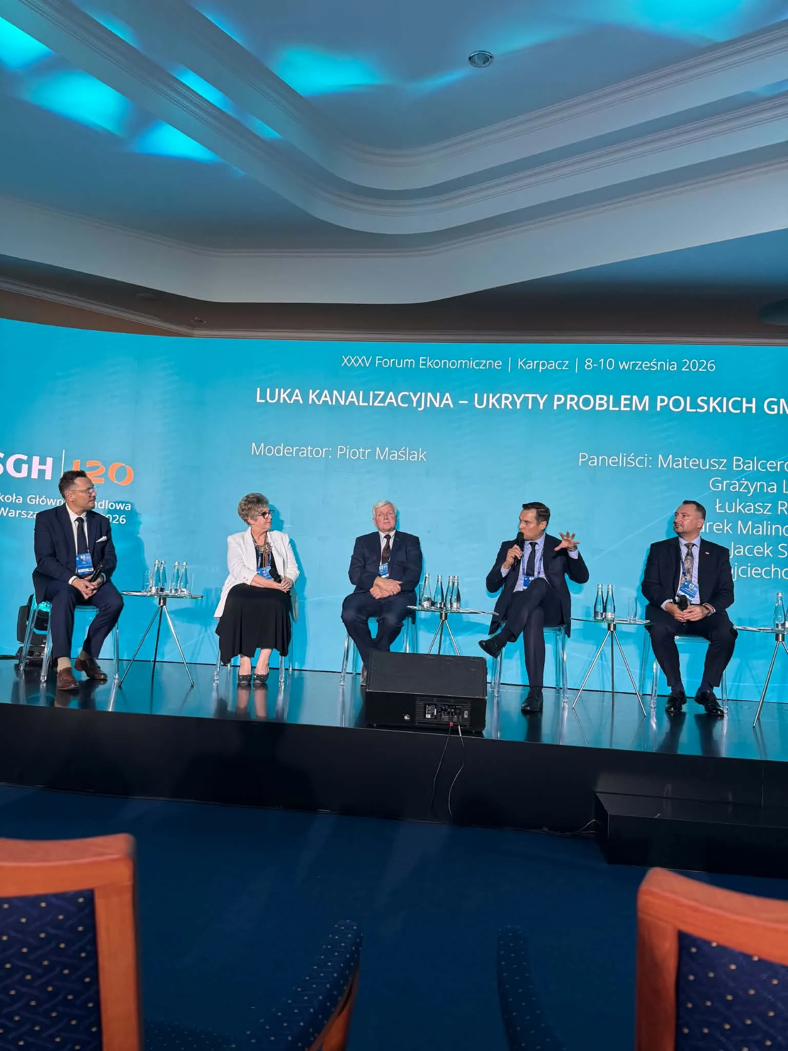 Panel dyskusyjny o luce kanalizacyjnej podczas Forum Ekonomicznego w Karpaczu